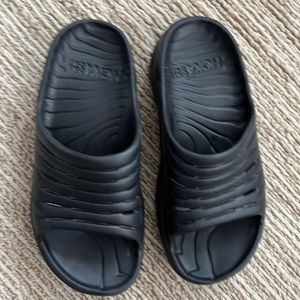 Hoka Ora recovery slides